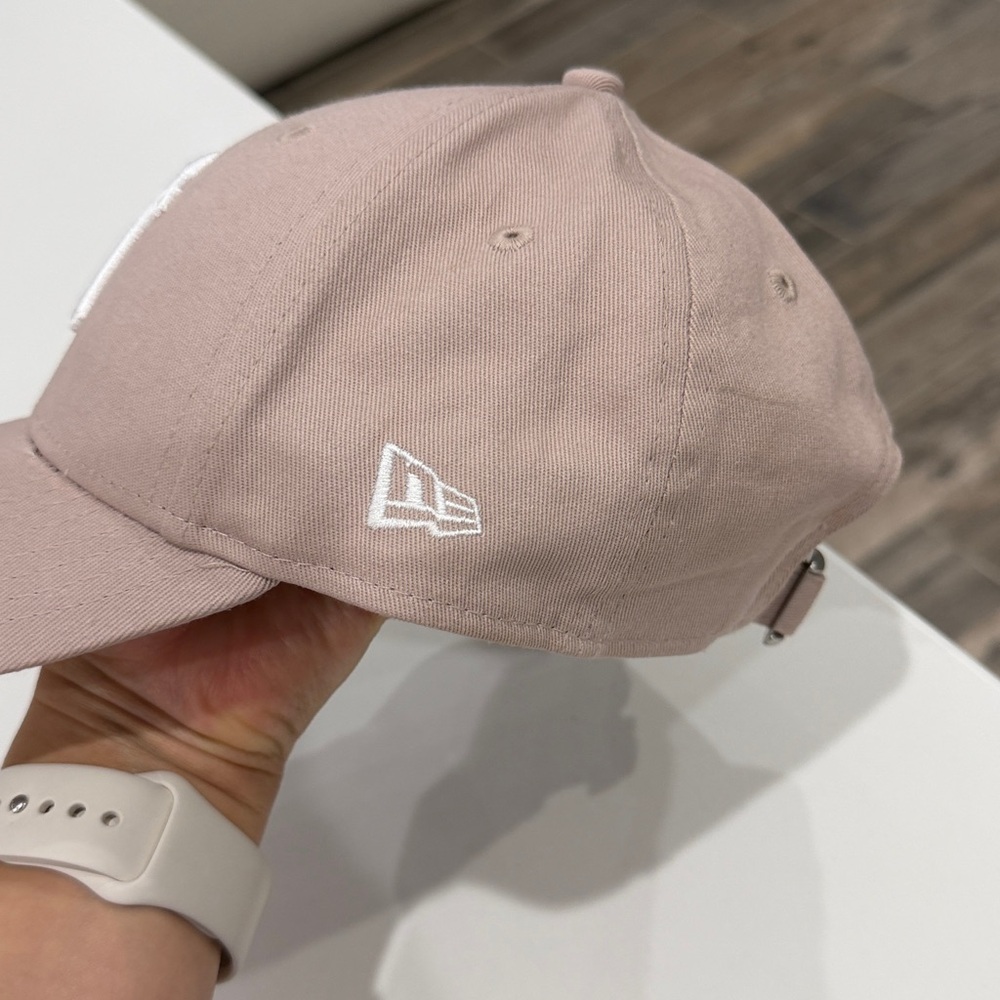 New Era Women's Cap - Picture 2 of 6